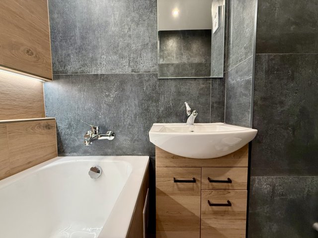 Eladó panellakás, Szegeden 54.9 M Ft, 3 szobás