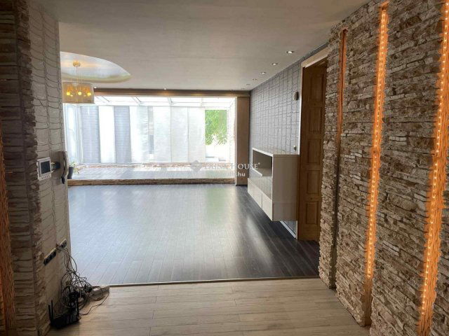 Eladó családi ház, Sárváron 209.99 M Ft, 9 szobás