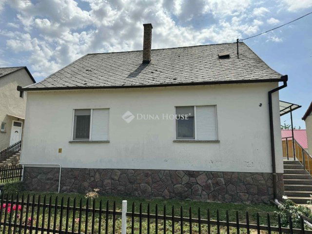 Eladó családi ház, Pécsett, Vöröshegy utcában 44.9 M Ft