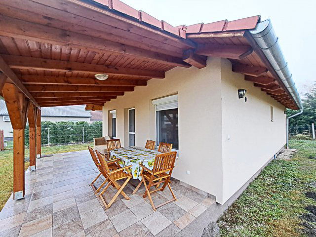 Eladó családi ház, Balatonkeresztúron 64.9 M Ft, 3 szobás