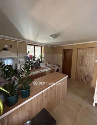 Eladó családi ház, Tiszafüreden 30 M Ft, 1 szobás