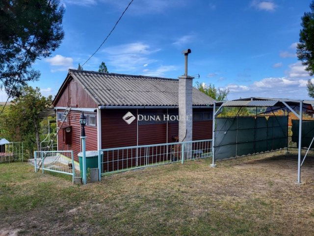 Eladó nyaraló, Adonyban 26 M Ft, 2 szobás / költözzbe.hu