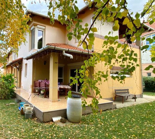 Eladó téglalakás, Szegeden 97.7 M Ft, 3 szobás