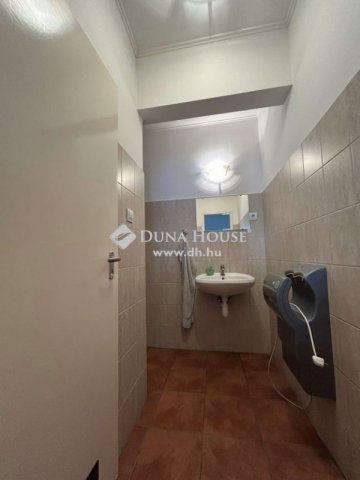 Eladó ipari ingatlan, Budapesten, XX. kerületben 179.9 M Ft