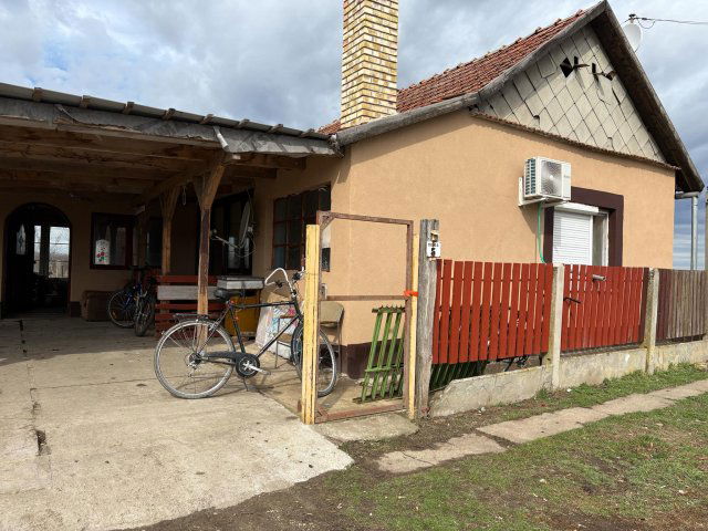 Eladó családi ház, Mezősason 6 M Ft, 2 szobás