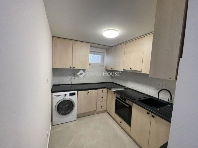 Eladó családi ház, Kecskeméten 59.9 M Ft, 2 szobás