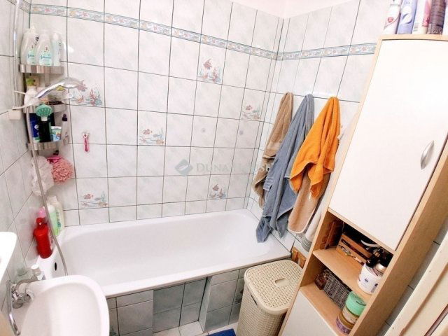 Eladó panellakás, Szigetszentmiklóson 54.9 M Ft, 2 szobás