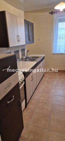 Kiadó téglalakás, albérlet, Pécsett 100 E Ft / hó, 1 szobás