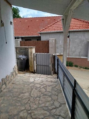 Eladó családi ház, Keszün 29.5 M Ft, 2 szobás