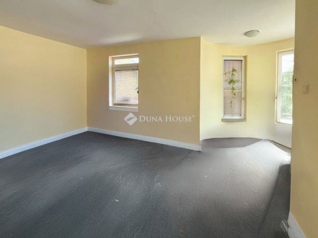 Eladó téglalakás, Siófokon 89 M Ft, 1 szobás