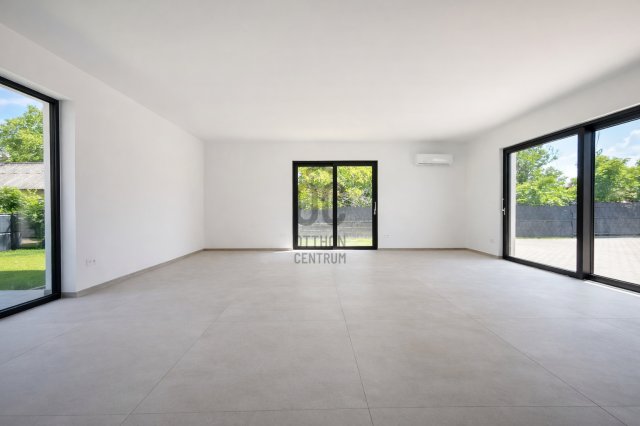 Eladó családi ház, Székesfehérvárott 199 M Ft, 6 szobás