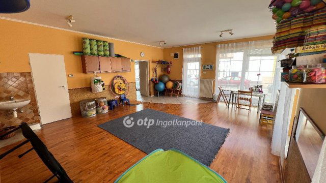 Eladó üzlethelyiség, Pápán 39.9 M Ft, 2 szobás