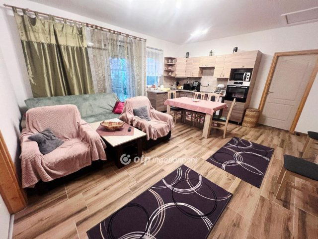 Eladó ikerház, Tökölön 80 M Ft, 4 szobás