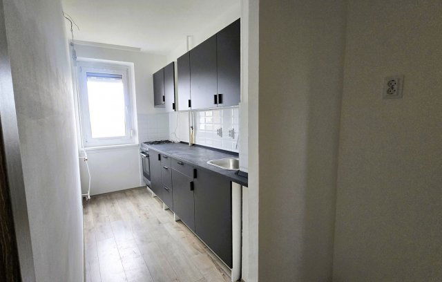 Eladó panellakás, Veszprémben 49.9 M Ft, 2 szobás