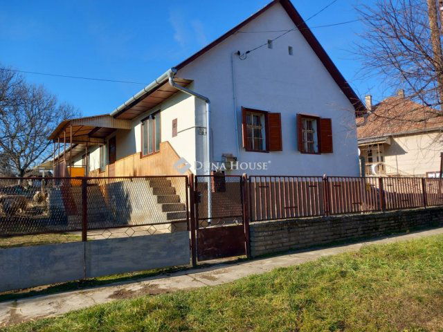 Eladó családi ház, Egyházaskozáron 6.5 M Ft, 3 szobás