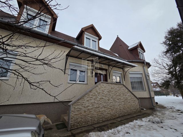 Eladó családi ház, Turán 95 M Ft, 5 szobás
