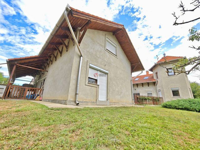 Eladó családi ház, Szegeden 269 M Ft, 14 szobás