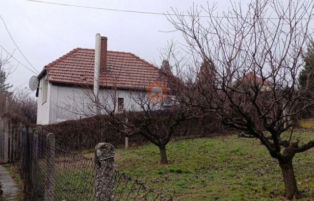 Eladó családi ház, Pécsett 24.9 M Ft, 1+1 szobás