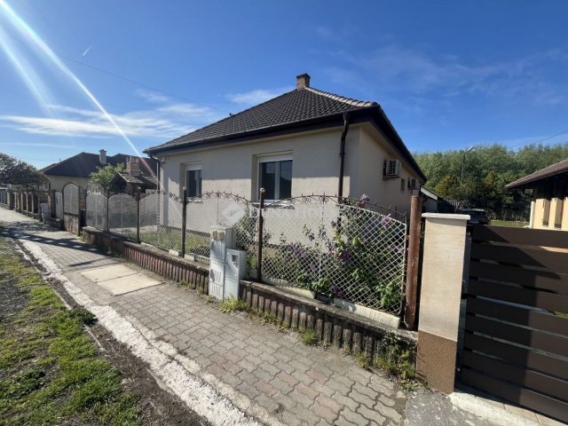 Eladó családi ház, Monoron 79 M Ft, 3 szobás