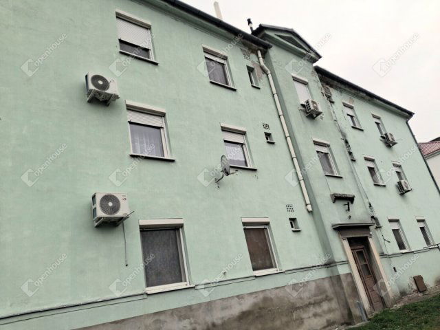 Eladó téglalakás, Komáromban 35.5 M Ft, 2 szobás