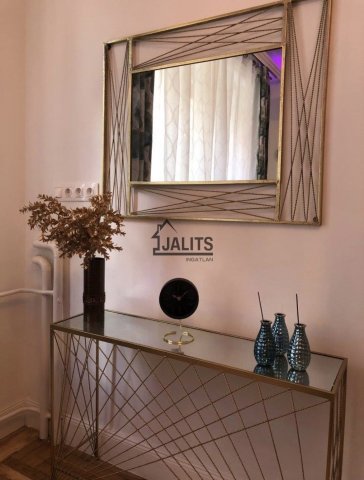 Kiadó téglalakás, albérlet, V. kerületben, Honvéd utcában