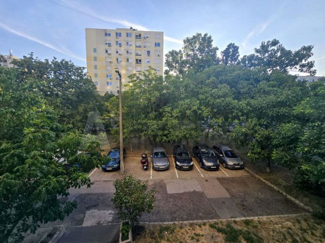Eladó panellakás, Szegeden 45.9 M Ft, 2 szobás