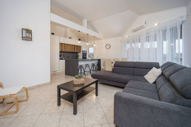 Eladó családi ház, Rétságon 129.9 M Ft, 9 szobás