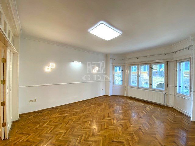 Eladó téglalakás, Budapesten, VI. kerületben 127 M Ft