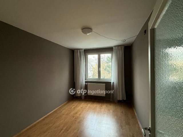 Eladó panellakás, Budapesten, III. kerületben 74 M Ft, 2 szobás