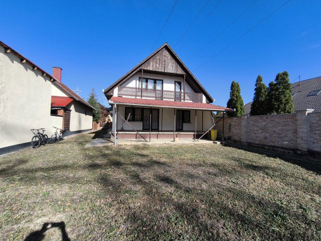 Eladó családi ház, Szegeden 133 M Ft, 5 szobás