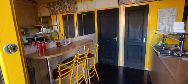 Kiadó üzlethelyiség, Szegeden 200 E Ft / hó