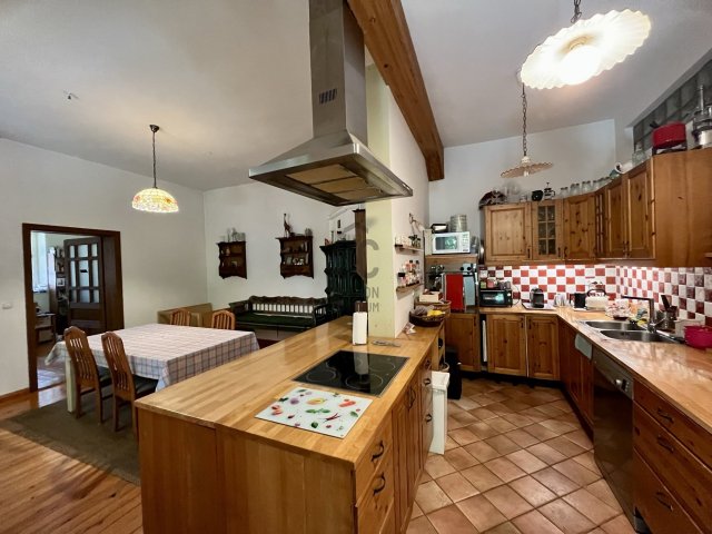 Eladó családi ház, Budakalászon 280 M Ft, 8 szobás