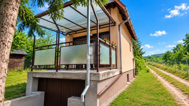 Eladó családi ház, Dorogon 24 M Ft, 2 szobás