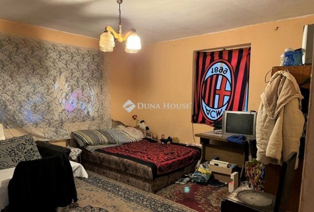 Eladó ikerház, Bugyin 49.9 M Ft, 5+1 szobás