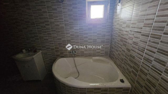 Eladó téglalakás, Budapesten, XVII. kerületben 95 M Ft, 4 szobás