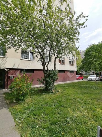 Eladó panellakás, Győrött 39.9 M Ft, 1 szobás