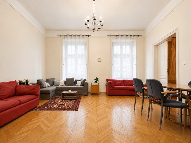 Eladó téglalakás, Budapesten, VI. kerületben, Nagymező utcában