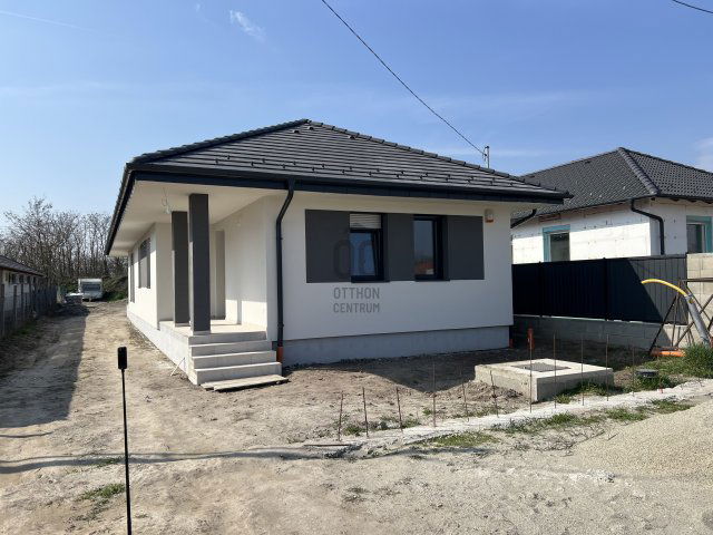 Eladó családi ház, Szigetcsépen 95 M Ft, 4 szobás