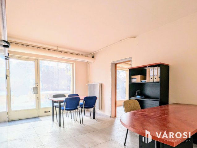 Eladó üzlethelyiség, Békéscsabán 20.99 M Ft, 2 szobás