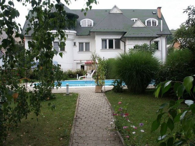 Eladó családi ház, Mánfán 109.9 M Ft, 4+2 szobás