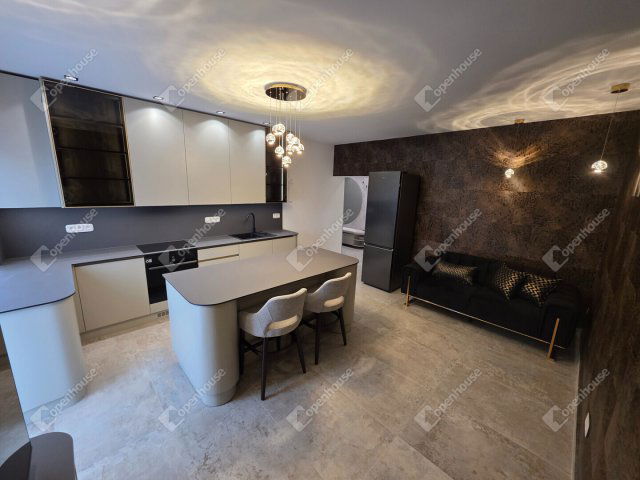 Kiadó téglalakás, albérlet, Győrött 260 E Ft / hó, 3 szobás