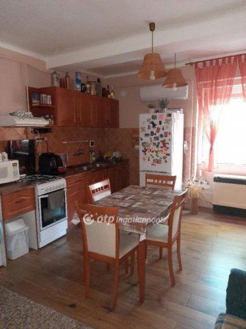 Eladó téglalakás, Pécsett 64.9 M Ft, 3 szobás