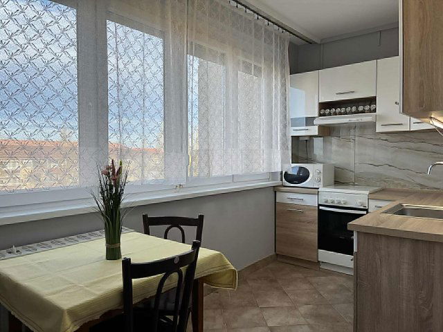 Eladó panellakás, Kecskeméten 43.9 M Ft, 3 szobás