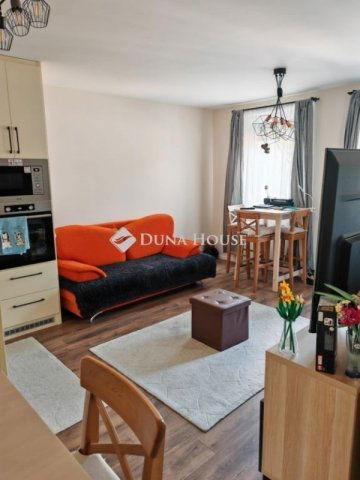 Eladó téglalakás, Szegeden 96 M Ft, 2+2 szobás