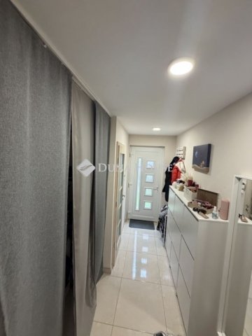 Eladó ikerház, Pécsett 129.9 M Ft, 4 szobás