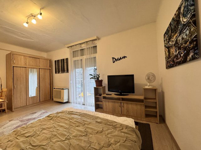 Kiadó téglalakás, albérlet, Pécsett, Bihari János utcában