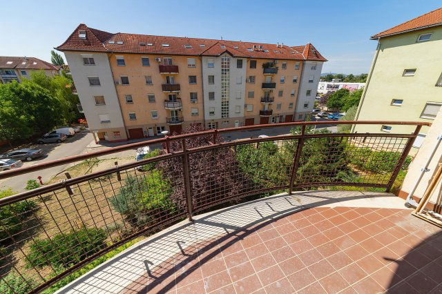 Eladó téglalakás, Budapesten, XV. kerületben 99.5 M Ft, 3 szobás