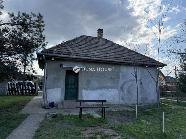 Eladó családi ház, Kókán 24.99 M Ft, 2 szobás