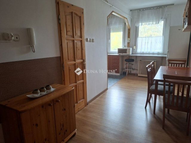 Eladó téglalakás, Gödöllőn 74 M Ft, 2 szobás