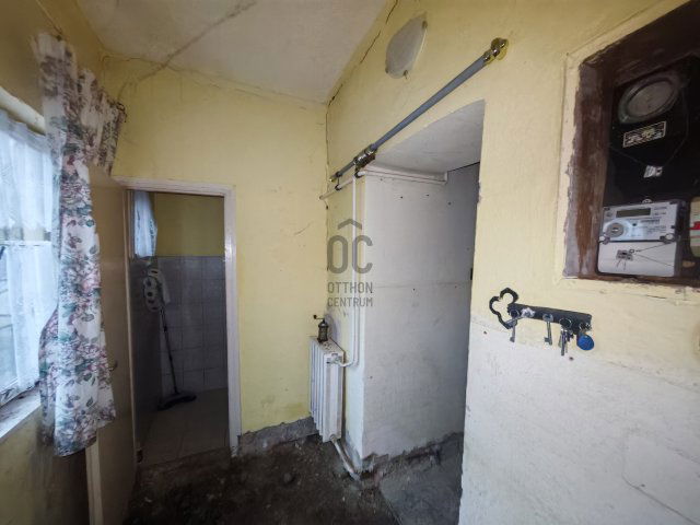 Eladó családi ház, Esztergomban 44.9 M Ft, 2 szobás